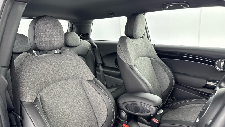 MINI Hatchback 135kW Cooper S Level 2 33kWh 3dr Auto Electric Hatchback